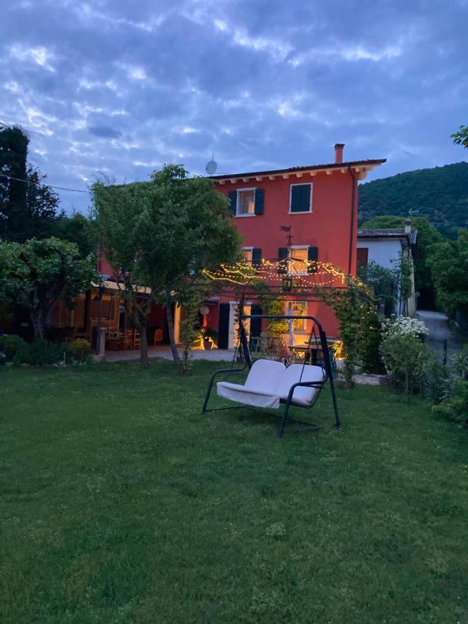 Villa Redhouse Pesina à Costermano Extérieur photo